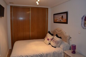 3 bedrooms, iron/ironing board, WiFi, bed sheets - Apartment with private pool (Torrevieja)
