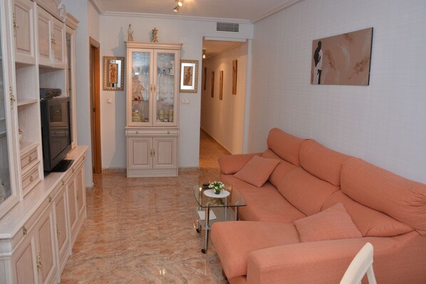 TV, DVD player - Apartment with private pool (Torrevieja)