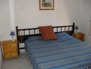 4 bedrooms, iron/ironing board, free WiFi, bed sheets