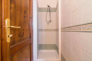 Dusche, Haartrockner, Bidet, Handtücher