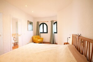 2 chambres, fer et planche à repasser, Wi-Fi gratuit, draps fournis