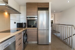 Fridge, microwave, oven, dishwasher