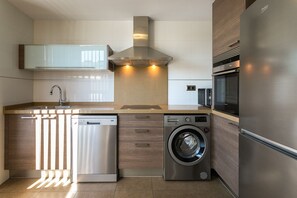 Fridge, microwave, oven, dishwasher