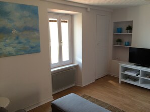 3 chambres, fer et planche à repasser, lit de bébé portatif