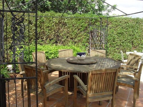 8 PERSONS WITH PRIVATE POOL OUTSIDE BBQ ALL VERY LUXURIOUS.