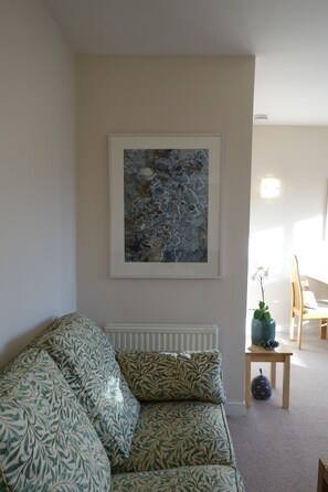 TV - Sophisticated Edinburgh Apartment in City Centre (Edinburgh)