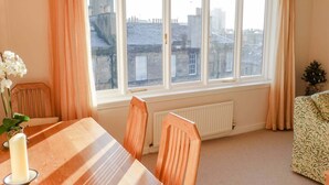 Dining - Sophisticated Edinburgh Apartment in City Centre (Edinburgh)