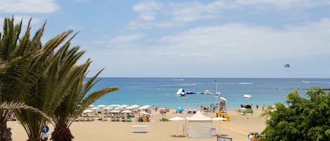 Una spiaggia nelle vicinanze