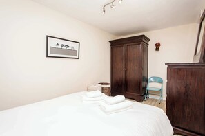 1 bedroom, iron/ironing board, internet, bed sheets