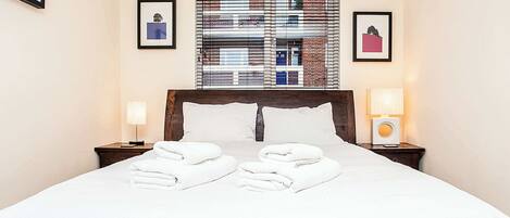 1 habitación, tabla de planchar con plancha, internet y ropa de cama