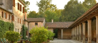 Live the charme of a 17th century Farmhouse in a romantic studio
