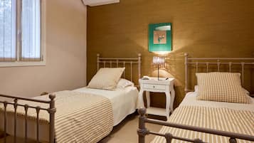 2 chambres, fer et planche à repasser, lit parapluie, Wi-Fi gratuit