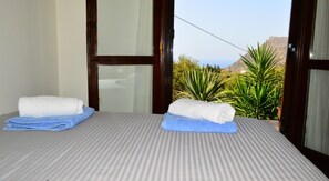 3 bedrooms, iron/ironing board, WiFi, bed sheets - BBQ + Outdoor Kitchen ★ Sea View ★ Private pool (Ravdoucha)