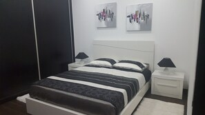 3 dormitorios, tabla de planchar con plancha, Internet y ropa de cama