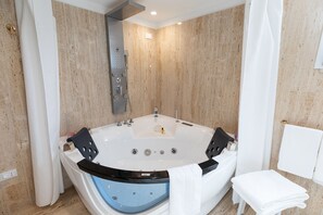Duschwanne, Whirlpool, Haartrockner, Bidet