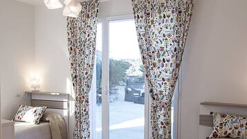 3 slaapkamers, een strijkplank/strijkijzer, gratis wifi, beddengoed