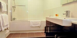 Holgate Premier Apartment | Bathroom | Hair dryer, towels - Holgate Premier Apartment (York)