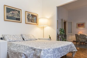 2 室のベッドルーム、アイロン / アイロン台、WiFi、ベッドシーツ