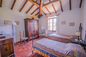 4 slaapkamers, een strijkplank/strijkijzer, gratis wifi, beddengoed