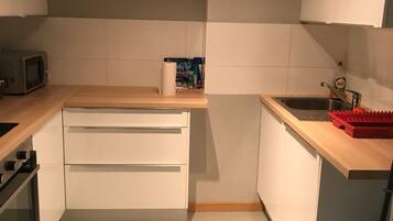 Microwave, dishwasher, coffee/tea maker, cookware/dishes/utensils