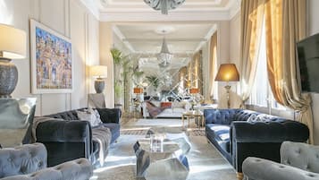 Smart TV, libros y estéreo