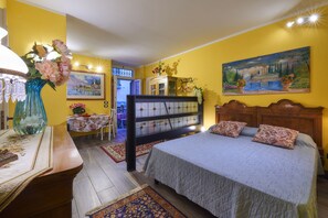 1 bedroom, desk, iron/ironing board, free WiFi