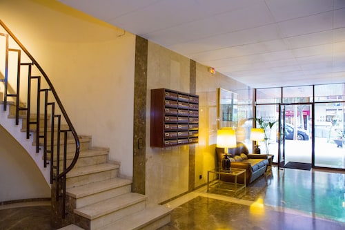 3ベッドルームアパートメントシティセンター。 プライベートテラスHUTB 004080 