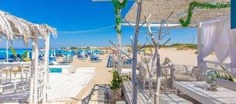 Villa Salento. 250 m from the beach, sea view, 500 M of FENCED GARDEN. WOW