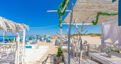 Villa Salento. 250 m from the beach, sea view, 500 M of FENCED GARDEN. WOW