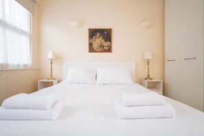 1 habitación, tabla de planchar con plancha, internet y ropa de cama 