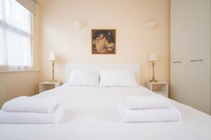 1 chambre, fer et planche à repasser, accès à Internet, literie fournie