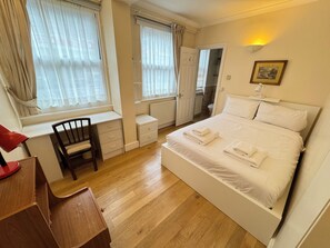 1 bedroom, iron/ironing board, Internet, bed sheets - Brilliantly Located 2BD Flat by Buckingham Palace (London)