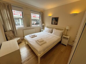 2 bedrooms, iron/ironing board, Internet, bed sheets - Brilliantly Located 2BD Flat by Buckingham Palace (London)