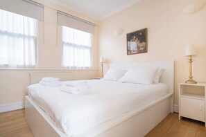 1 bedroom, iron/ironing board, internet, bed sheets - Brilliantly Located 2BD Flat by Buckingham Palace (London)