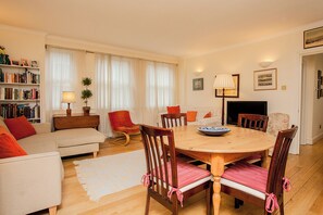 Interior - Brilliantly Located 2BD Flat by Buckingham Palace (London)