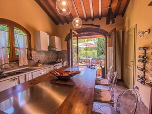 雪櫃、微波爐、焗爐、爐具