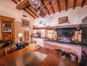 雪櫃、微波爐、焗爐、爐具