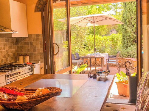 Villa with private pool and fenced garden 50 km from Pisa, Florence, sea.