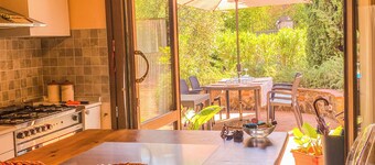 Villa with private pool and fenced garden 50 km from Pisa, Florence, sea.