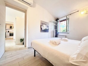 3 室のベッドルーム、アイロン / アイロン台、WiFi (無料)、ベッドシーツ