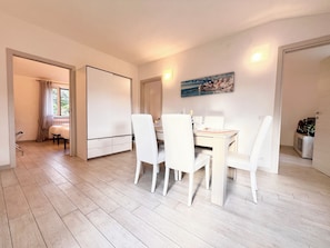 3 chambres, fer et planche à repasser, accès au Wi-Fi (inclus)