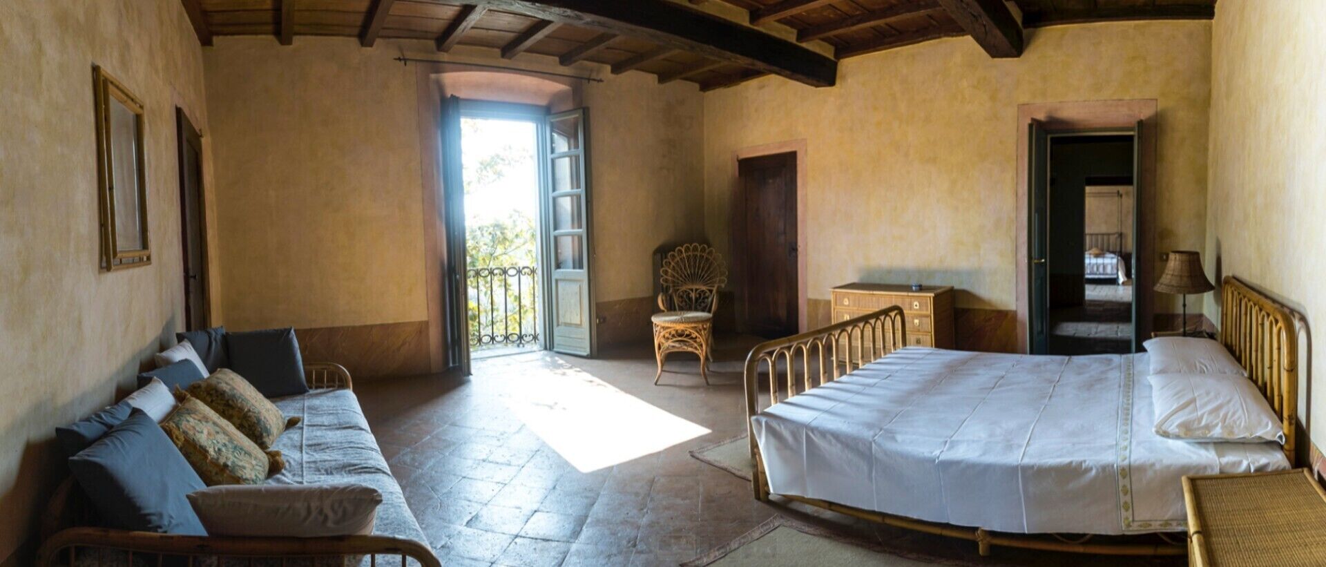 6 bedrooms, travel crib, free WiFi, bed sheets