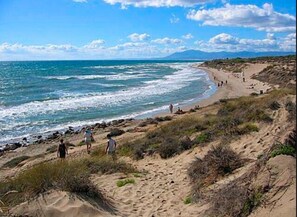 Ranta lähistöllä, rantapyyhkeitä