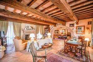 Smart TV, fireplace, DVD player, stereo - Villa with private pool and air conditioning. At 10km from Todi, 3km village (Collazzone)