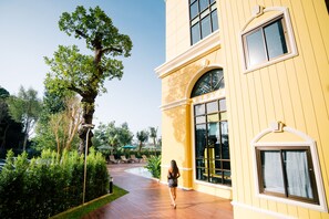 Exterior - The Pineapple Hotel (Krabi)