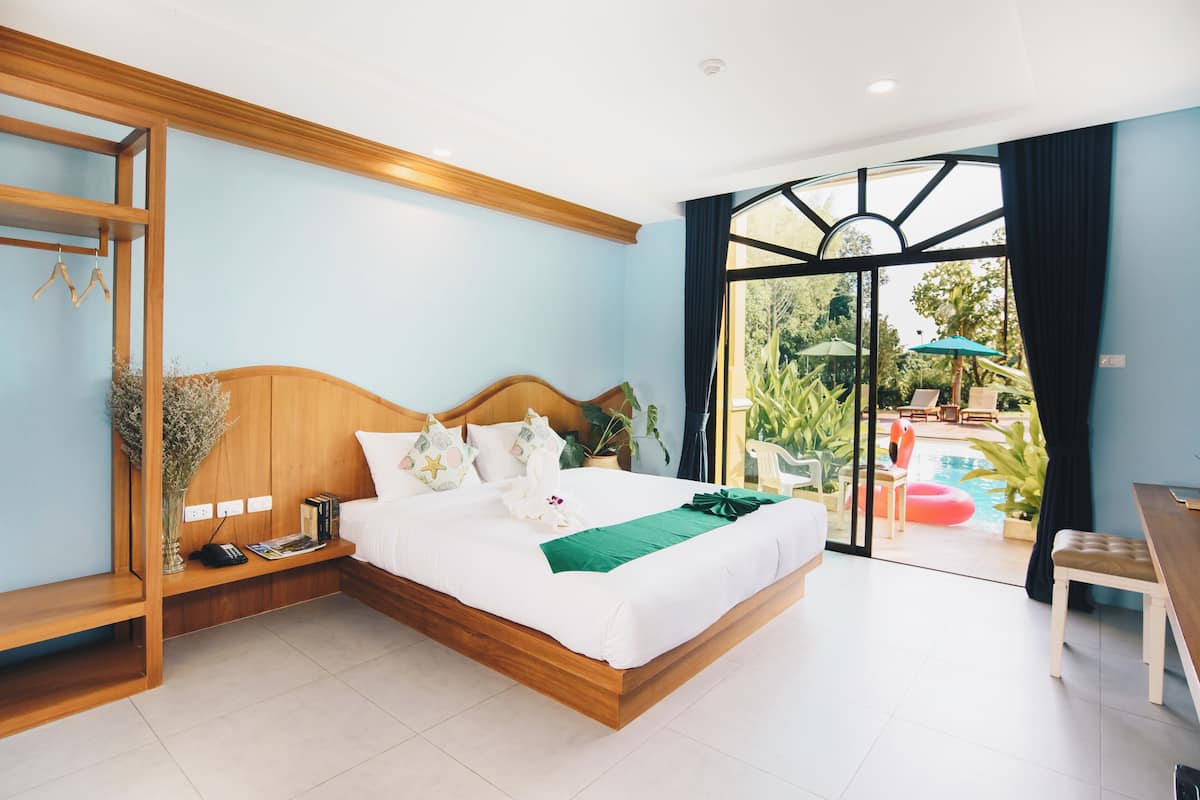 Premier Pool Access | 1 habitación, edredón y caja de seguridad en la habitación