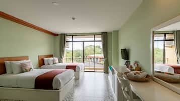 Deluxe Twin | Free Bus & Free 24hr Co-Working Space