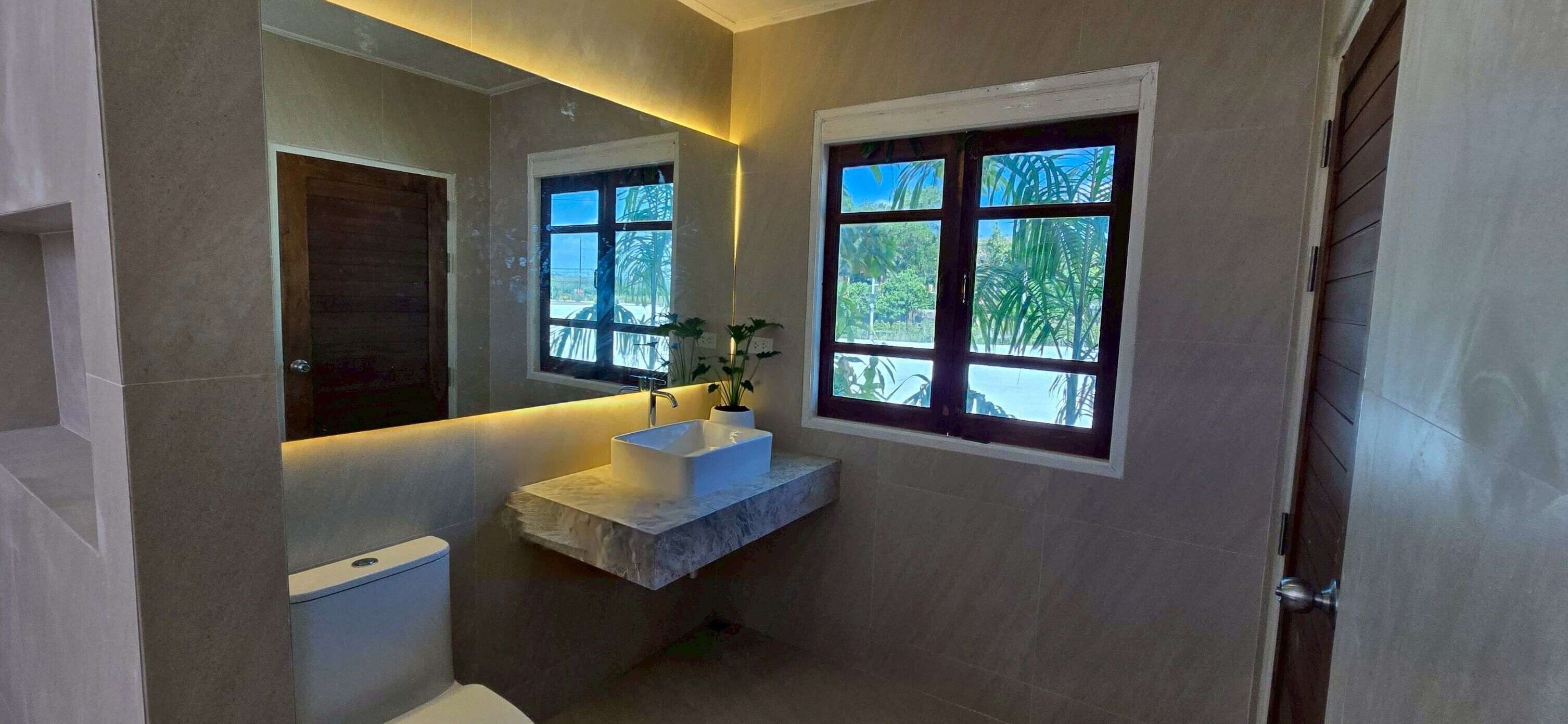 Foto - ROYAL PINEAPPLE HOTEL l a welcome to wealth and good fortune