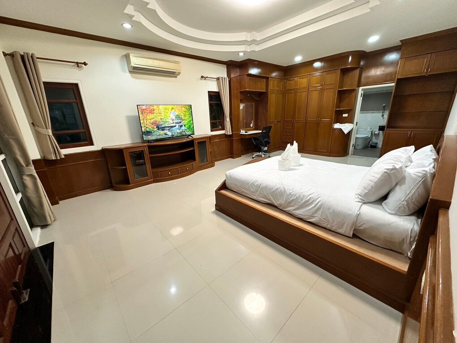 Villa with Private Pool | Down duvets, in-room safe, blackout curtains, iron/ironing board