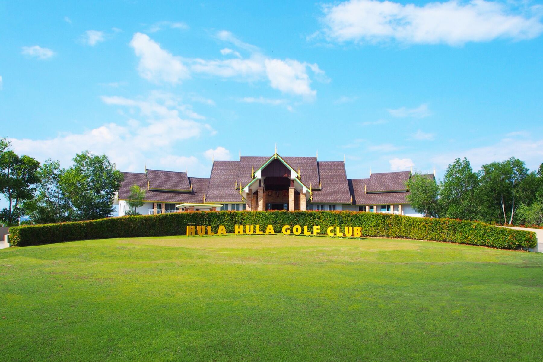 Foto - ROYAL PINEAPPLE HOTEL l a welcome to wealth and good fortune